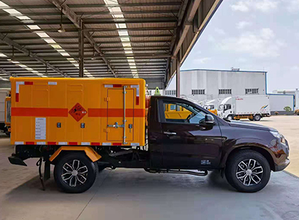 裕安爆破器材运输车