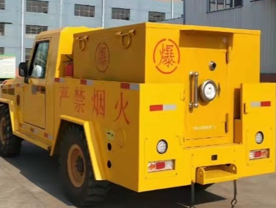 裕安凯龙爆破器材运输车：保障爆破任务的安全运行