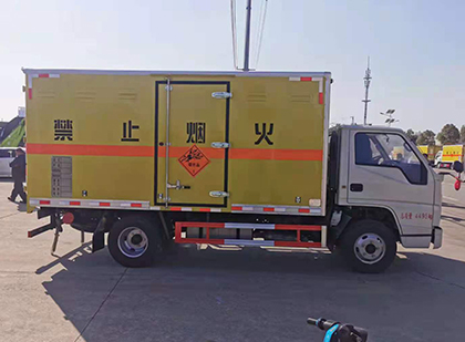 裕安爆破器材运输车技术升级与安全合规新趋势